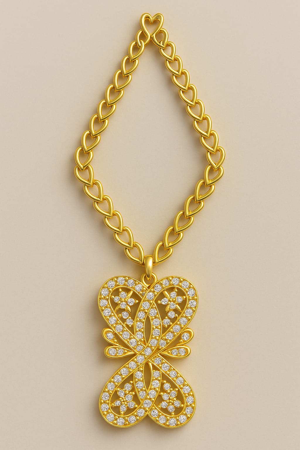 18 AYAR SARI BEYAZ ALTIN F KALİTE PIRLANTA İLE MODELLENMİŞ KOLYE