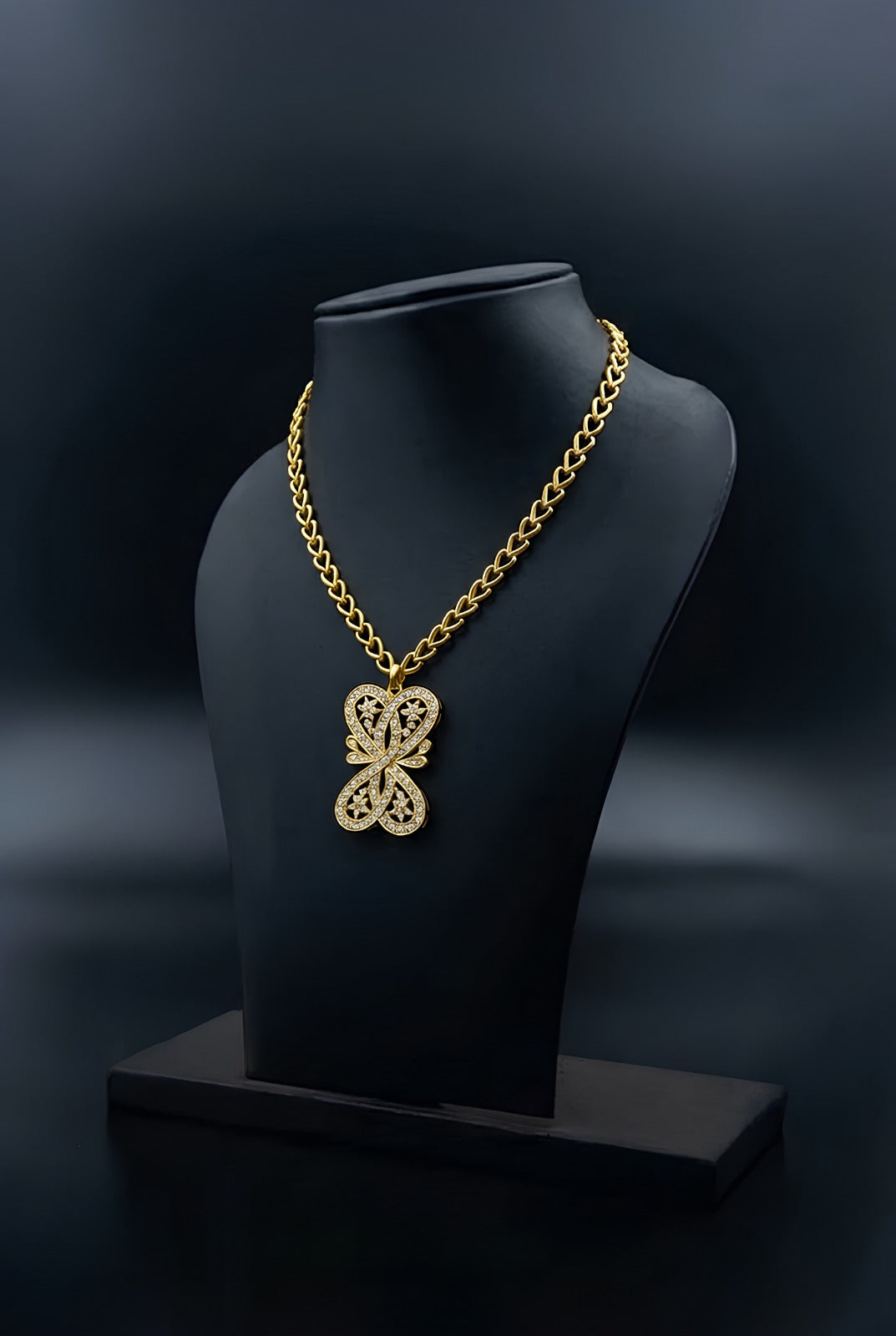 قلادة روابط الحب الأبدية - ذهب عيار 18 قيراطًا وألماس